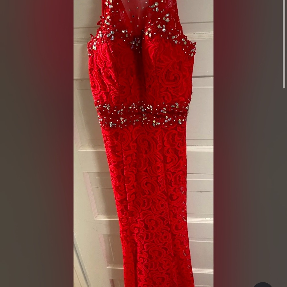 Red slimming prom dress